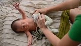 专业摄影师教你如何包婴儿襁褓，宝宝不哭不闹全靠这“白色噪声”