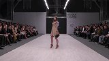 时尚走秀：超模走秀，处处充满着时尚气息，让人如沐春风