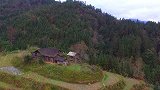 贵州深山里的隐居人家，附近是农田，自给自足，这种生活真美好！