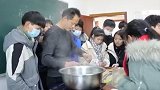 重庆：寒冬中的温暖！化学老师亲手做雪花膏送学生