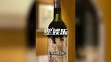 周杰伦晒与妈妈叶惠美合照，母子喝年红酒，用古董酒杯超奢侈