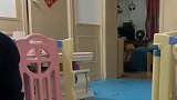 主人说天气降温了，金毛怕孩子感冒，竟跑去拿来空调遥控器