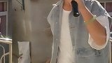 狗狗看见我嘚瑟它都抖擞了