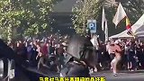 皇马vs马赛赛前球迷爆发冲突 伯纳乌场外陷入混乱