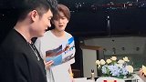 陈赫问鹿晗：关晓彤每月开销是多少？不料鹿晗的一句，陈赫愣住