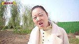 爆笑喜剧：二叔问路遇到好心人，没想俩人却干了件蠢事，太搞笑了