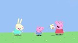 小猪佩奇：乔治不抢球了，他在抓球的影子，玩得可开心了