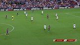 库鸟得球突入禁区 遭贴身干扰未完成攻门