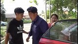 父亲去世前，嘱咐儿子没事多抱抱树，3年后一下抱出100万！