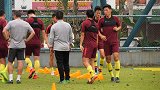 《国奥前进进》希丁克展现可爱的一面 国奥轻松迎接“大考”