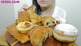 美女试吃法式甜酥面包拼盘