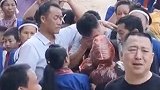 广西柳州：刑警下乡扶贫6年，离开时乡亲们含泪拥抱送别