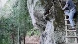 山村小路的排险，机械设备没办法开上来，都是靠人工处理的！
