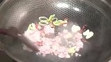 炒西葫芦想要好吃，切记不要直接下锅，分享一招，鲜脆爽口又入味