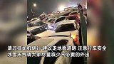 浙江台州一高架快速路道路积雪发生连环车祸，大批车辆相撞，现场曝光