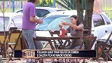 国外搞笑系列，男子借路人汉堡自拍上传，却忍不住偷吃