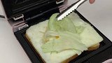 三明治早餐机的神仙吃法，宝宝们快安排上吧手抓饼三明治￼￼