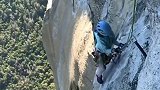 10岁女童攀爬酋长岩 飞崖走壁场面惊险
