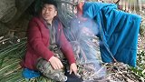 荒野求生：苦苦挣扎日子终于好起来了，搞了很多东西吃
