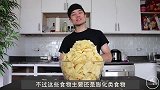 大叔用“矿泉水”做小吃，路人一脸嫌弃，老板娘：真不识货！