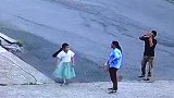9岁女童宁波景区3分钟监控曝光 三人有说有笑