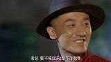 伪军看守城门天衣无缝，没想到小伙一个戏法，竟把墙上脑袋给换了