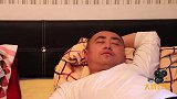 搞笑剧：老公睡觉说梦话，媳妇听到后在一旁接话，两人对话真有才