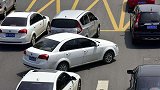 堵车被强行加塞如何处理？交警：比起直接撞他车，更推荐这样做！