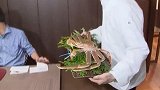 日本：松叶蟹500万日元拍卖，旅馆买下免费招待住客