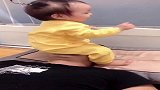 宝宝坐爸爸脸上放屁，爸爸都觉得香，咱也不敢说什么！