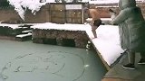 都结冰了还敢往里扎猛子，大哥真是个狠人啊