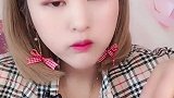 吃冰妹子紫色藕片冰块，脆脆的声音