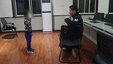 单亲妈妈涉嫌盗窃被抓留6岁儿子在派出所 民警举动亮了