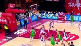 郭艾伦想突内线，被挡拆的大韩意外撞倒，球迷大侄子太难了