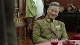 小伙的枪法出神入化，长官们纷纷惊叹不已