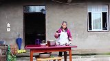 农村桃子姐今天做了一道肉沫茄子，经典的川味做法，好吃又下饭