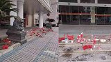 市民在财政局门前摆香烛祈福求财？官方：系偶发行为 已清理