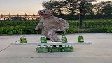 小伙展示传武，徒手震碎啤酒瓶，这功力有多深？