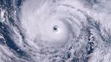 从太空视角看台风眼！