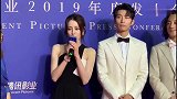 热巴与女星合影总被艳压与baby同框显老，与杨幂合影显脸大
