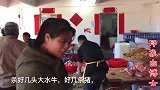 广东大老板回老家，请全村人吃饭，几百张桌人山人海，杀好几头牛