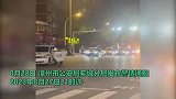 福建漳州一男子当街持剪刀扎人，警方通报：已被刑拘，3人受伤送医