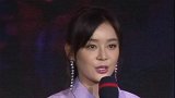 瘦了的袁姗姗一扫土气，把“乞丐牛仔裙”穿出高奢范，是尤物身材