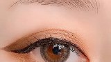 今天美瞳的颜色带点绿色 你们看出来了吗