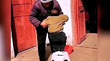 孝顺的宝宝！2岁萌宝与太奶奶太爷爷告别暖化了