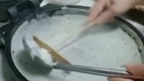 平底锅制作煎饼果子，只要技术在手，厨具不专业都是可以弥补的！