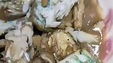 女子在超市买的针良鱼，鱼骨竟是绿色的