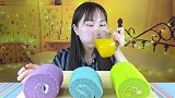 三种颜色的奶油蛋糕，每一种颜色口味都不同
