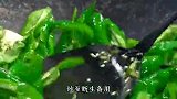 不管小炒肉是先炒辣椒还是先炒肉，反正这个做法既简单又下饭
