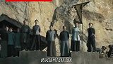 跳下崖的那刻，她内心只存在着无畏的勇气与从容的坚定